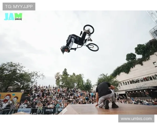 北京极限运动队在世界滑板锦标赛中的默契配合与精彩表现分析